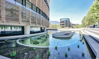 Espectacular oficina planta libre en Santa Maria de Manquehue (UF104 x mt2)