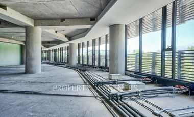 Espectacular oficina planta libre en Santa Maria de Manquehue (UF104 x mt2)