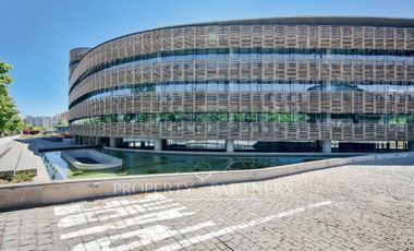 Espectacular oficina planta libre en Santa Maria de Manquehue (UF104 x mt2)