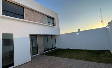 PREVENTA CASA CON ROOF GARDEN COLINAS DEL SOL MORELIA CAS 4015 MOR/RS