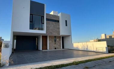 PREVENTA CASA CON ROOF GARDEN COLINAS DEL SOL MORELIA CAS 4015 MOR/RS