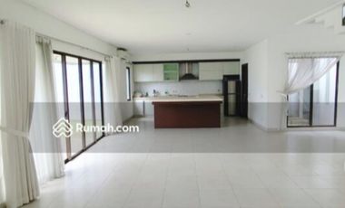Rumah dengan pohon rimbun di Vermont Parkland, BSD City