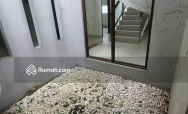 Rumah dengan pohon rimbun di Vermont Parkland, BSD City