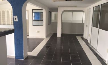 Oficina de 120 m² con 3 privados sobre Av. Ruiz Cortines. Excelente ubicacion