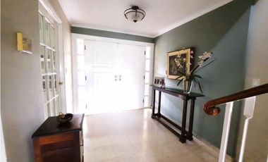 SE VENDE HERMOSA CASA EN LA ALAMEDA AM