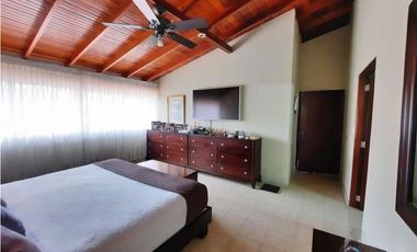 SE VENDE HERMOSA CASA EN LA ALAMEDA AM