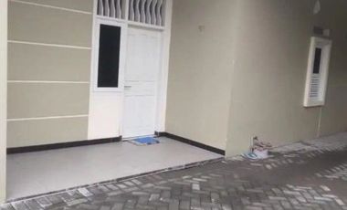 Rumah Kutisari STRATEGIS hadap timur