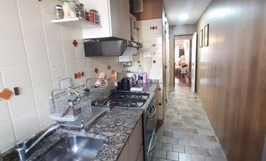 Excelente departamento semipiso de 3 dorm. + Cochera en Av Colon al 600.