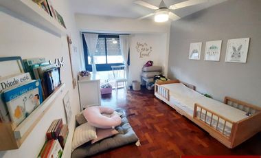 Excelente departamento semipiso de 3 dorm. + Cochera en Av Colon al 600.