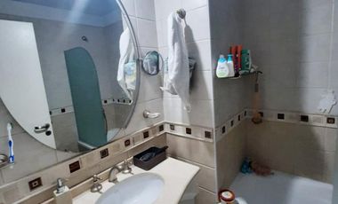 Excelente departamento semipiso de 3 dorm. + Cochera en Av Colon al 600.