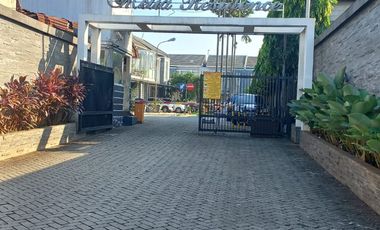 Rumah 9 Menit ke Gerbang Tol Jatiwarna 2 SHM Hadap Utara J-37759