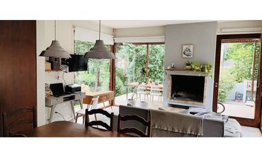 Casa moderna sobre amplio lote Bosque Peralta Ramos