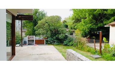 Casa moderna sobre amplio lote Bosque Peralta Ramos