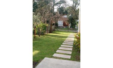 Casa moderna sobre amplio lote Bosque Peralta Ramos