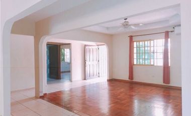 Se alquila hermosa casa con línea blanca en David! Lista para ocupar