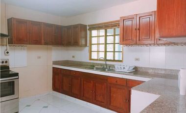 Se alquila hermosa casa con línea blanca en David! Lista para ocupar