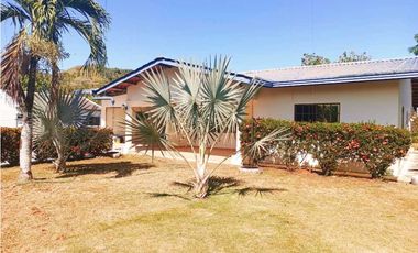 Se alquila hermosa casa con línea blanca en David! Lista para ocupar