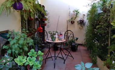 RETASADO!!Departamento 2 amb. en planta baja con cochera o patio propio