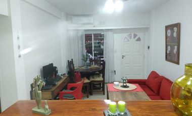 RETASADO!!Departamento 2 amb. en planta baja con cochera o patio propio