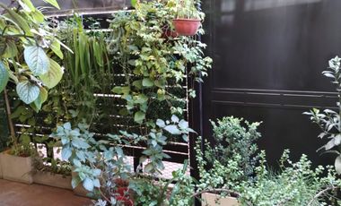 RETASADO!!Departamento 2 amb. en planta baja con cochera o patio propio