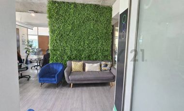 SE ARRIENDA AMPLIA OFICINA CON TERRAZA EN TORRE MÉDICA