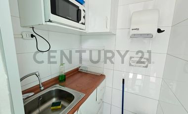 SE ARRIENDA AMPLIA OFICINA CON TERRAZA EN TORRE MÉDICA