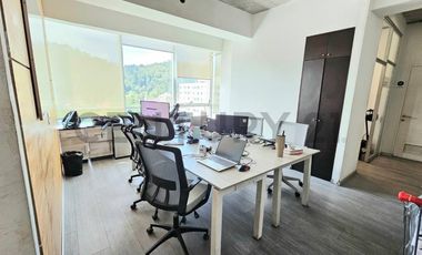 SE ARRIENDA AMPLIA OFICINA CON TERRAZA EN TORRE MÉDICA