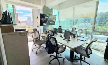 SE ARRIENDA AMPLIA OFICINA CON TERRAZA EN TORRE MÉDICA