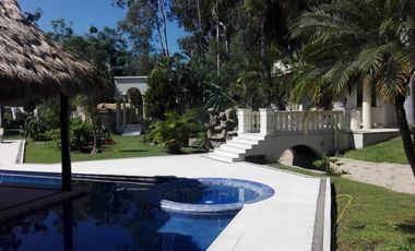 ESPECTACULAR MANSIÓN  EN VENTA EN SAN ISIDRO MAZATEPEC