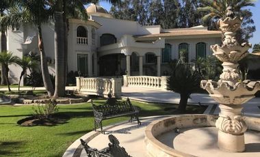 ESPECTACULAR MANSIÓN  EN VENTA EN SAN ISIDRO MAZATEPEC