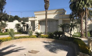 ESPECTACULAR MANSIÓN  EN VENTA EN SAN ISIDRO MAZATEPEC
