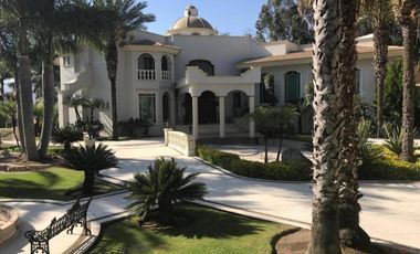 ESPECTACULAR MANSIÓN  EN VENTA EN SAN ISIDRO MAZATEPEC