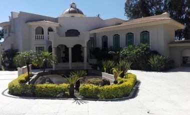 ESPECTACULAR MANSIÓN  EN VENTA EN SAN ISIDRO MAZATEPEC