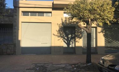 Galpón con dos locales en Alquiler en San Justo