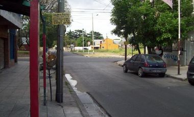 Galpón con dos locales en Alquiler en San Justo