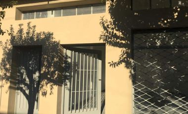 Galpón con dos locales en Alquiler en San Justo