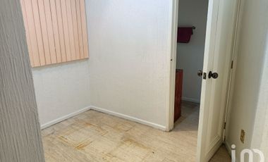 CONSULTORIO EN VENTA, REGIMEN EN CONDOMINIO A 1/2 CUADRA INSURGENTES NTE., CDMX.