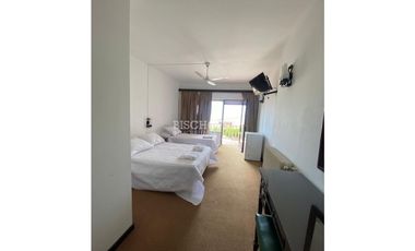 VENTA DE HOTEL CON PISCINA CLIMATIZADA A METROS DEL MAR
