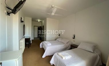 VENTA DE HOTEL CON PISCINA CLIMATIZADA A METROS DEL MAR
