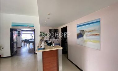 VENTA DE HOTEL CON PISCINA CLIMATIZADA A METROS DEL MAR