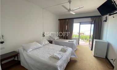 VENTA DE HOTEL CON PISCINA CLIMATIZADA A METROS DEL MAR