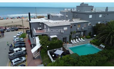 VENTA DE HOTEL CON PISCINA CLIMATIZADA A METROS DEL MAR