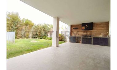 VENTA CASA CHICUREO - CONDOMINIO AGUAS CLARAS