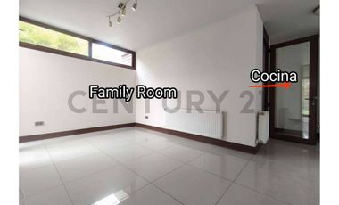 VENTA CASA CHICUREO - CONDOMINIO AGUAS CLARAS