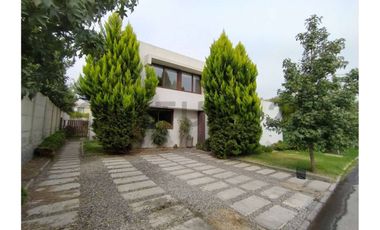VENTA CASA CHICUREO - CONDOMINIO AGUAS CLARAS
