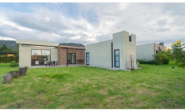 CASA CAMPESTRE CONTEMPORNEA Y MODERNA / TENJO CUNDINAMARCA