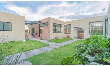 CASA CAMPESTRE CONTEMPORNEA Y MODERNA / TENJO CUNDINAMARCA