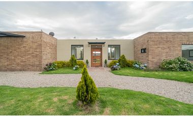 CASA CAMPESTRE CONTEMPORNEA Y MODERNA / TENJO CUNDINAMARCA