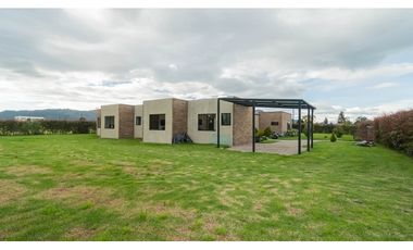 CASA CAMPESTRE CONTEMPORNEA Y MODERNA / TENJO CUNDINAMARCA