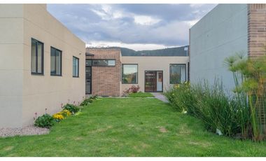 CASA CAMPESTRE CONTEMPORNEA Y MODERNA / TENJO CUNDINAMARCA